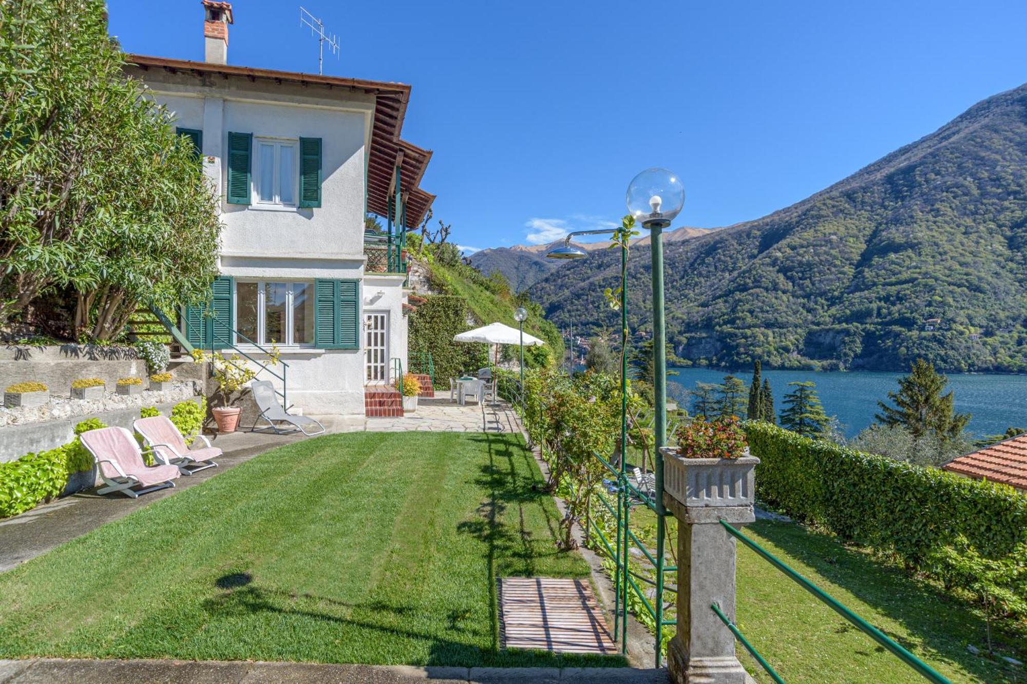 Casa Bambu - Splendida Vista Lago E Posto Auto Лалльо Экстерьер фото