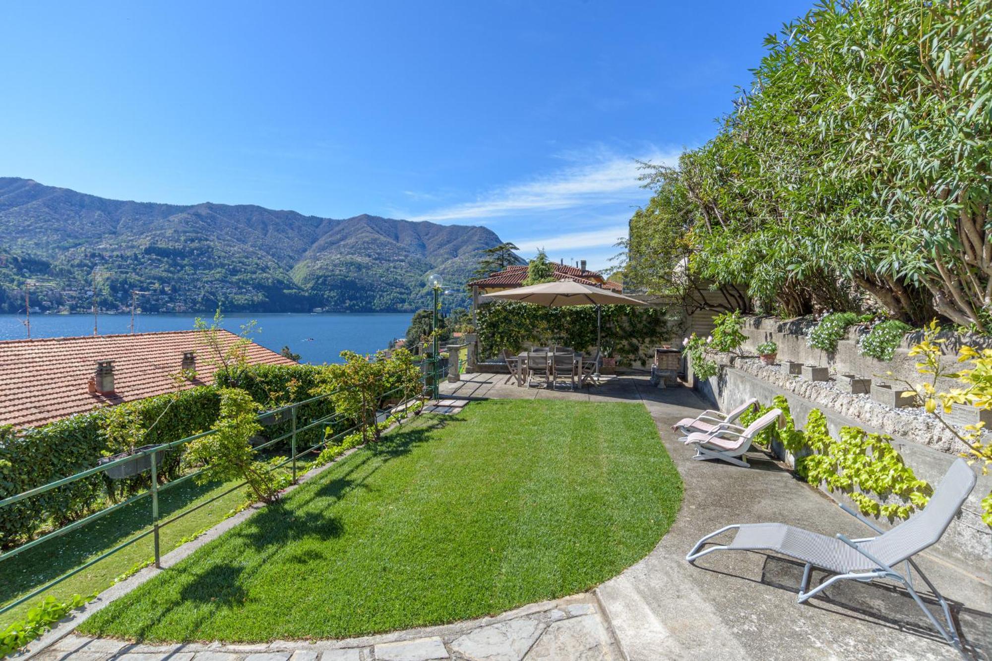 Casa Bambu - Splendida Vista Lago E Posto Auto Лалльо Экстерьер фото