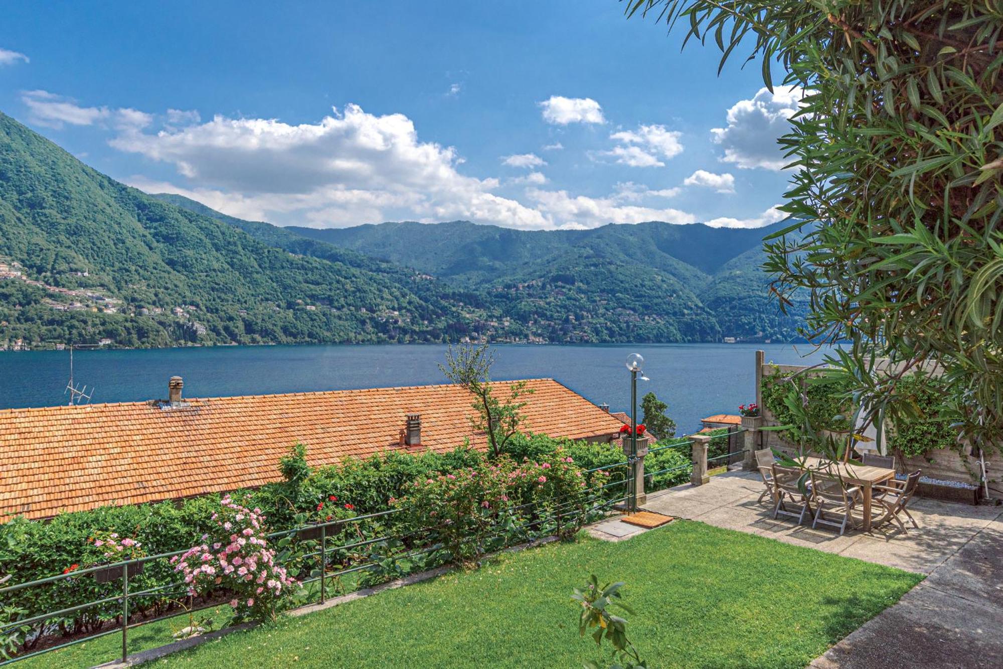 Casa Bambu - Splendida Vista Lago E Posto Auto Лалльо Экстерьер фото