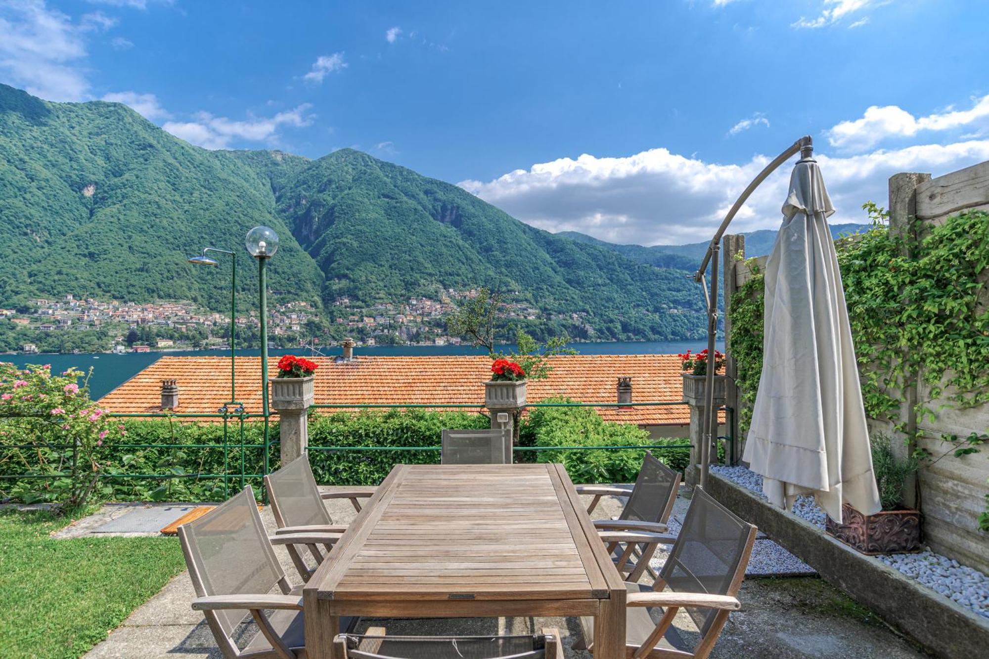 Casa Bambu - Splendida Vista Lago E Posto Auto Лалльо Экстерьер фото