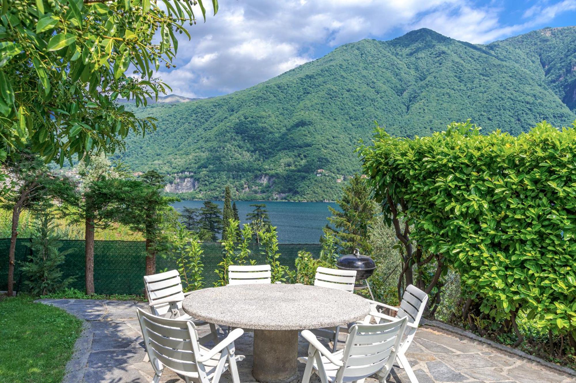 Casa Bambu - Splendida Vista Lago E Posto Auto Лалльо Экстерьер фото