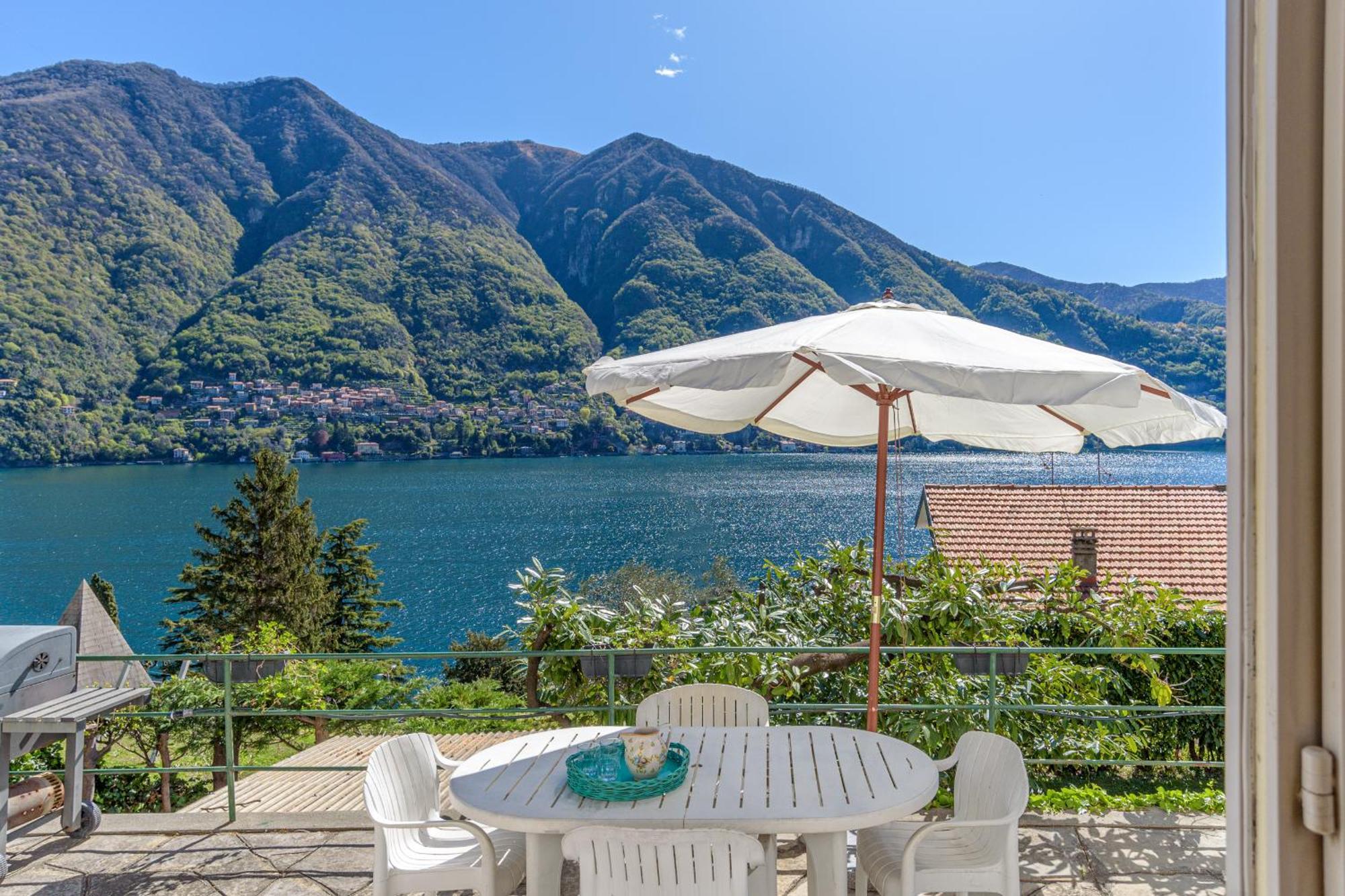 Casa Bambu - Splendida Vista Lago E Posto Auto Лалльо Экстерьер фото